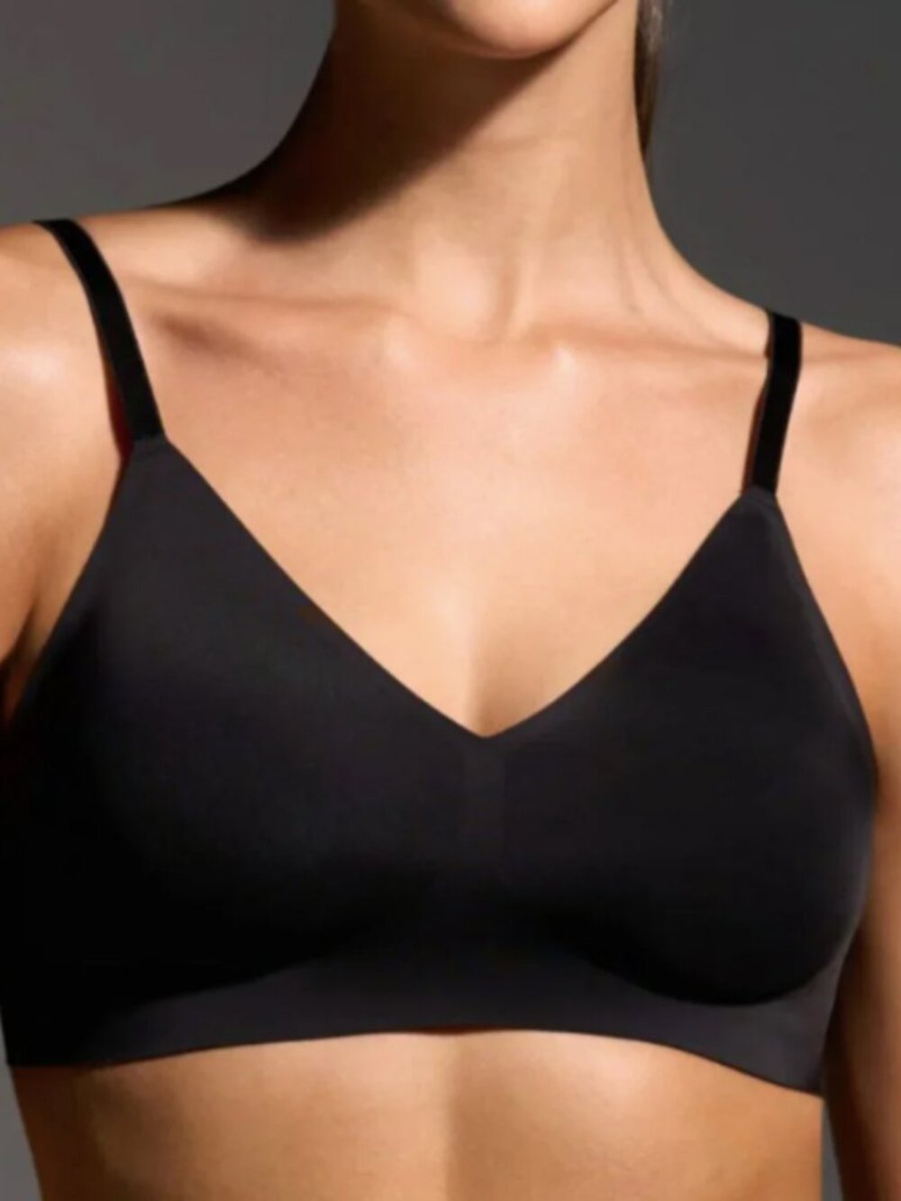 EBY Relief Bra Black Seamless Wireless Molded Adjustable Stretch Medium